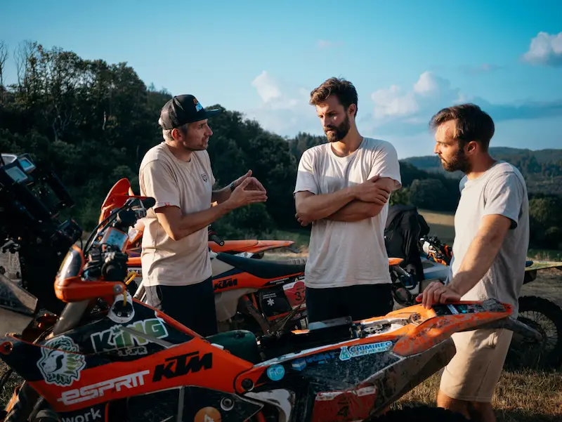 Benji Melot avec les participants d'une Expérience Rallye